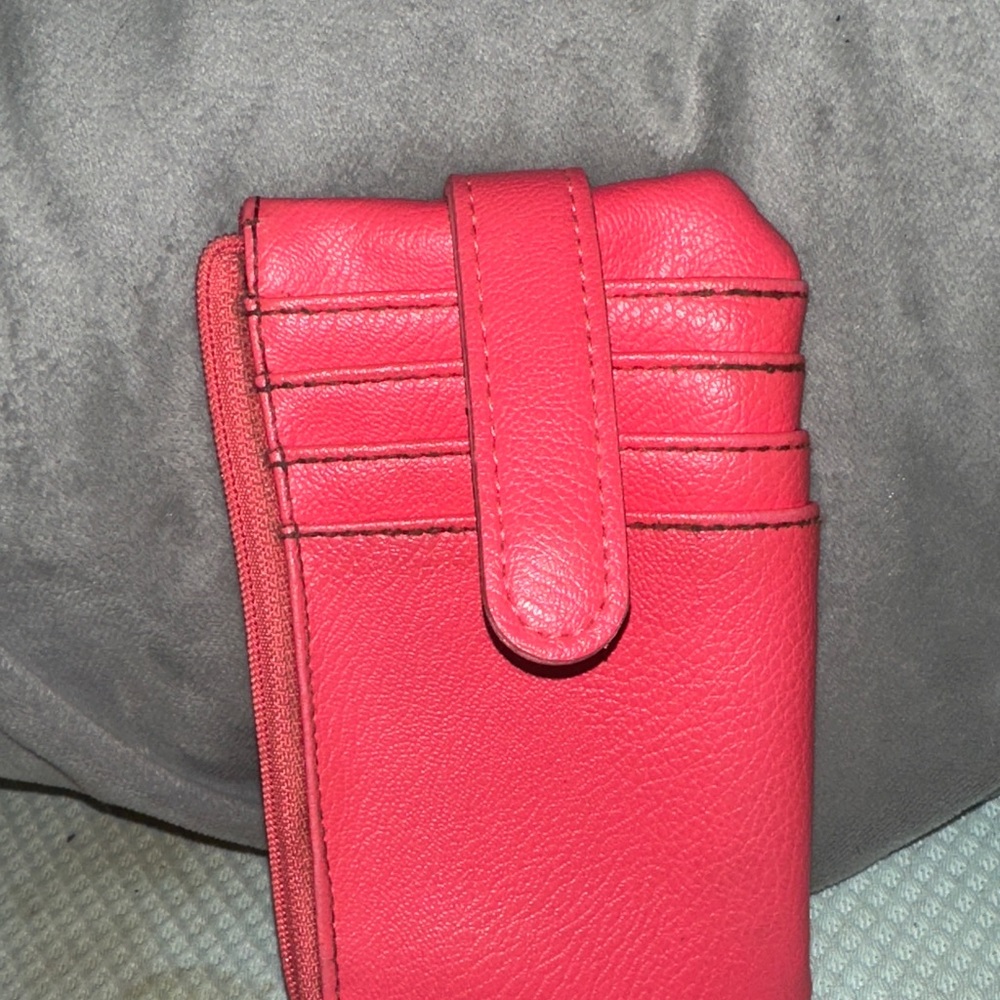 Coral leather wallet has two pockets and holds four cards cute ☺️ - Picture 6 of 6